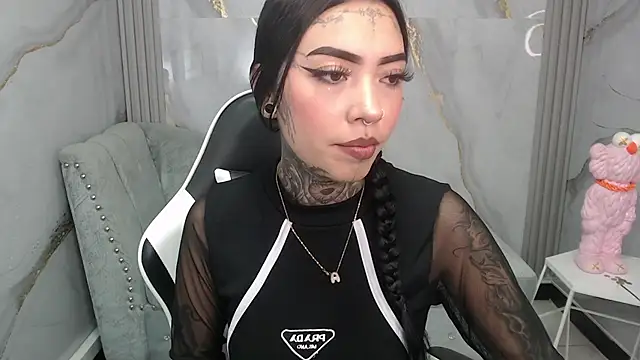 Snapshot of Ashley_Blum_v chatting on November 20, 8:08 pm Ashley Blum v online show from November 20, 8:08 pm