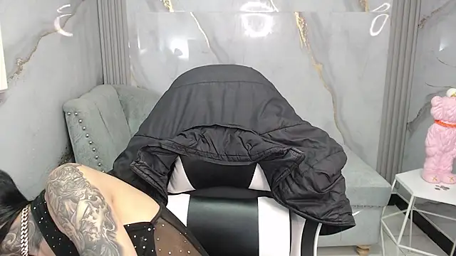 Snapshot of Ashley_Blum_v chatting on December 5, 8:05 pm Ashley Blum v online show from December 5, 8:05 pm