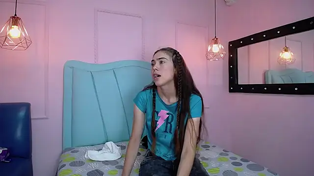 Snapshot of danna7cute chatting on November 6, 8:21 pm danna7cute online show from November 6, 8:21 pm