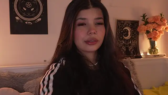 sophieee art online show from October 19, 2:12 am