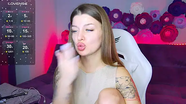 Snapshot of LindaBrilliant chatting on October 11, 2:48 pm LindaBrilliant online show from October 11, 2:48 pm