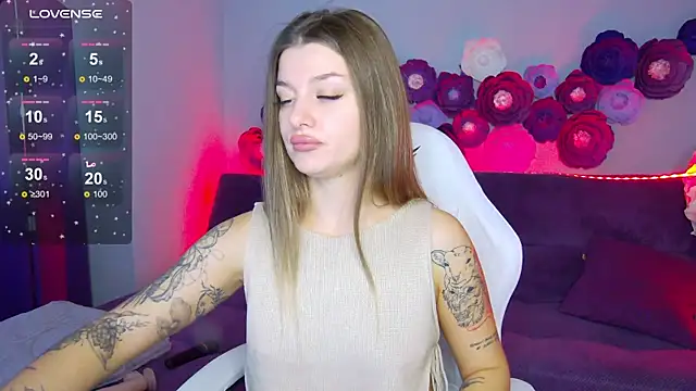 Snapshot of LindaBrilliant chatting on October 12, 2:54 am LindaBrilliant online show from October 12, 2:54 am