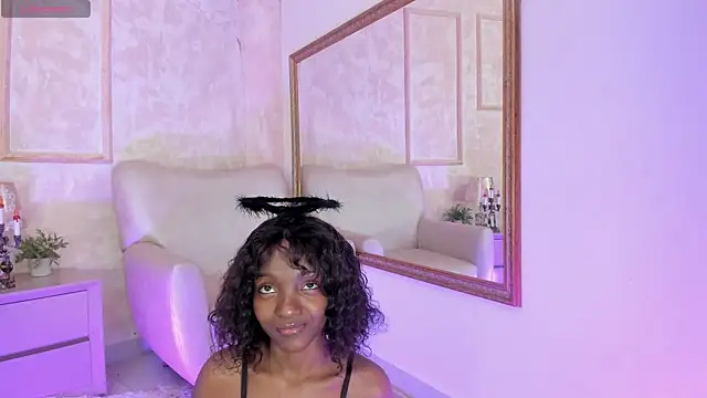 Snapshot of Keirahartz chatting on October 24, 3:47 am Keirahartz online show from October 24, 3:47 am