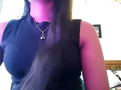 Snapshot of Maria--Strella chatting on October 30, 7:10 am Maria--Strella online show from October 30, 7:10 am