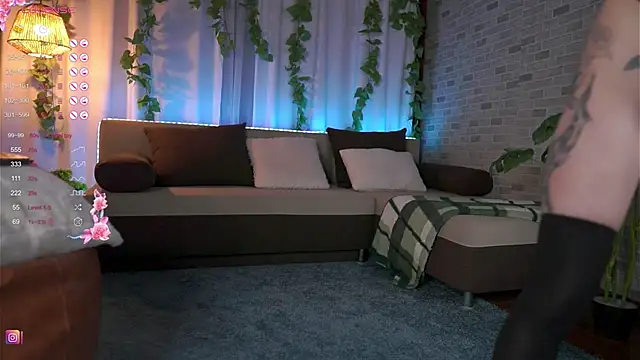 Snapshot of BabyyyLunaX chatting on June 6, 8:02 pm BabyyyLunaX online show from June 6, 8:02 pm