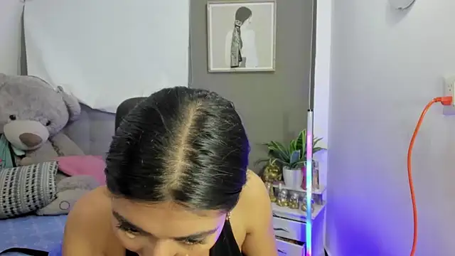 Snapshot of Allison_19__ chatting on November 23, 12:32 am Allison 19 online show from November 23, 12:32 am