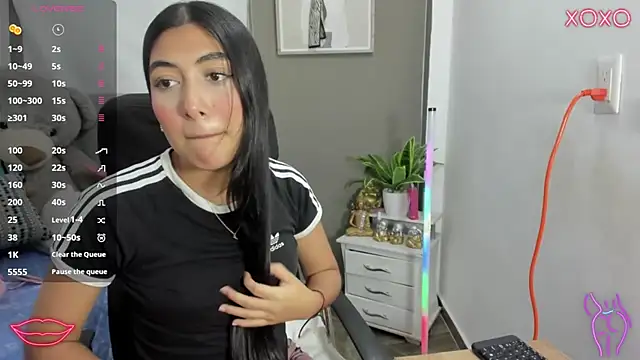 Snapshot of Allison_19__ chatting on November 25, 4:01 am Allison 19 online show from November 25, 4:01 am