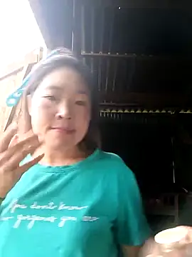 Snapshot of vivi_cute chatting on October 2, 12:50 am vivi cute online show from October 2, 12:50 am