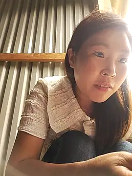Snapshot of vivi_cute chatting on October 6, 3:15 am vivi cute online show from October 6, 3:15 am