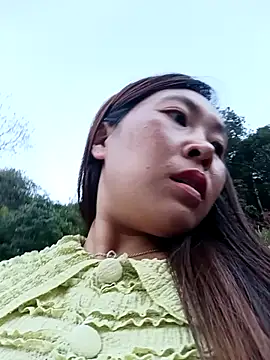 Snapshot of vivi_cute chatting on October 12, 10:36 am vivi cute online show from October 12, 10:36 am