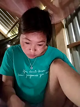Snapshot of vivi_cute chatting on October 15, 10:26 am vivi cute online show from October 15, 10:26 am