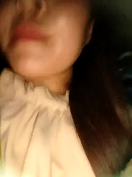 Snapshot of vivi_cute chatting on October 16, 11:44 am vivi cute online show from October 16, 11:44 am
