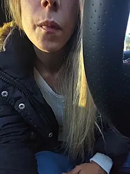 Snapshot of PetiteSecrets chatting on December 3, 3:43 pm PetiteSecrets online show from December 3, 3:43 pm