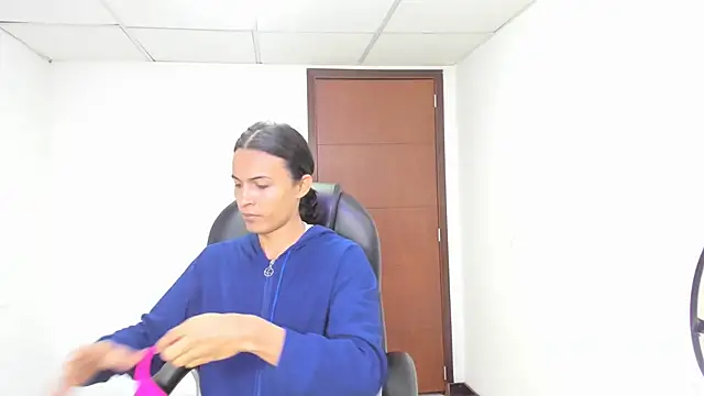 Aisha hotts777 online show from February 26, 3:27 am