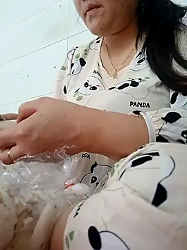 Snapshot of _Babyrose_ chatting on December 15, 3:00 am Babyrose online show from December 15, 3:00 am