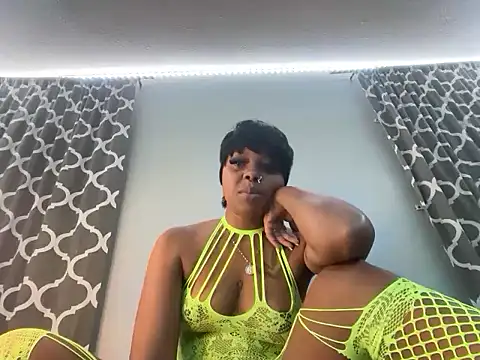 Liaprettygirl online show from May 6, 3:24 am