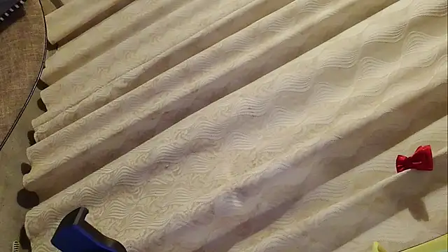 Snapshot of Shi_luo2025 chatting on September 18, 1:57 pm Shi luo2025 online show from September 18, 1:57 pm