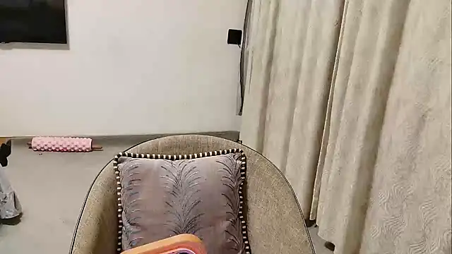 Snapshot of Shi_luo2025 chatting on March 20, 2:11 pm Shi luo2025 online show from March 20, 2:11 pm