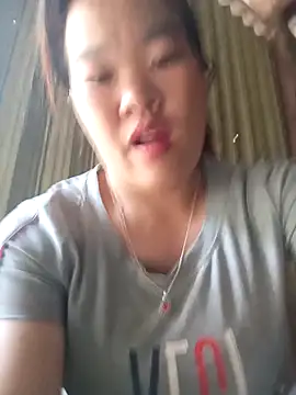 Snapshot of sukabae00 chatting on May 4, 10:11 am sukabae00 online show from May 4, 10:11 am