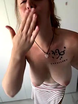 TenderLaGlamor online show from September 14, 1:43 pm