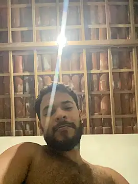 Snapshot of spiderfindom chatting on May 27, 7:33 pm spiderfindom online show from May 27, 7:33 pm