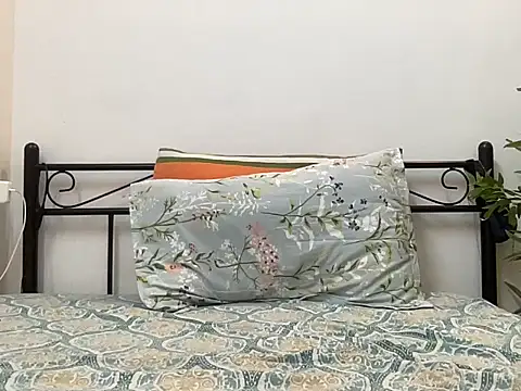 Snapshot of LucytheDevilQueen chatting on October 8, 2:09 am LucytheDevilQueen online show from October 8, 2:09 am