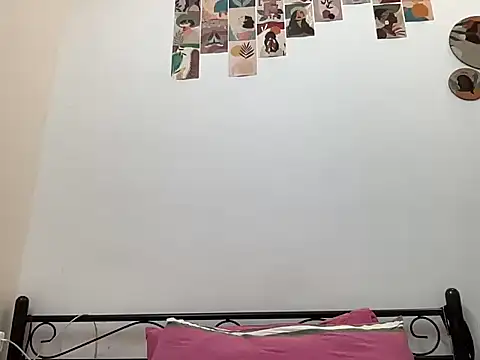 Snapshot of LucytheDevilQueen chatting on October 17, 2:04 am LucytheDevilQueen online show from October 17, 2:04 am