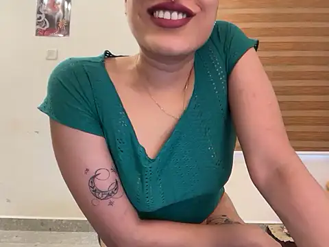 Snapshot of LucytheDevilQueen chatting on December 18, 2:50 am LucytheDevilQueen online show from December 18, 2:50 am