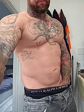 Snapshot of tattedmuscle1 chatting on October 12, 11:09 am tattedmuscle1 online show from October 12, 11:09 am