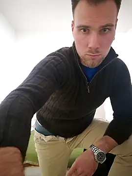 Snapshot of mrlyuis chatting on November 25, 9:48 pm mrlyuis online show from November 25, 9:48 pm