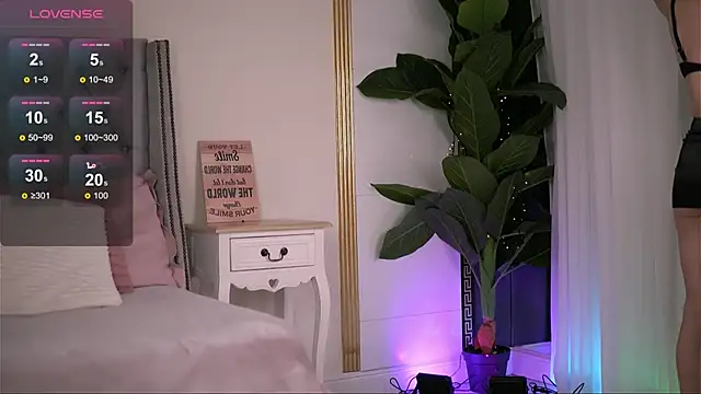 RebeccaRese online show from June 10, 8:24 am