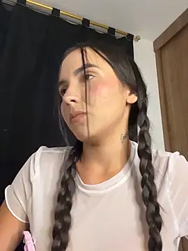 Snapshot of Scarlett05 chatting on November 20, 1:17 am Scarlett05 online show from November 20, 1:17 am