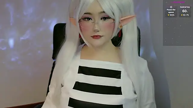 Snapshot of Livelle69 chatting on November 1, 4:14 am Livelle69 online show from November 1, 4:14 am