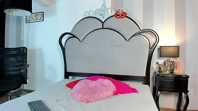 MiaAmore  online show from July 11, 1:36 pm