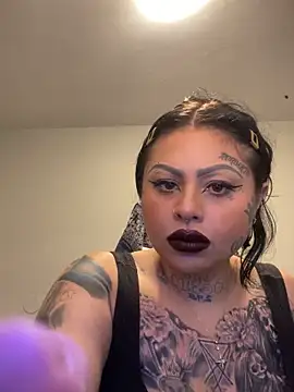 Snapshot of chicanachic13 chatting on September 9, 2:44 am chicanachic13 online show from September 9, 2:44 am