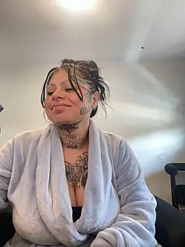 Snapshot of chicanachic13 chatting on September 21, 10:33 pm chicanachic13 online show from September 21, 10:33 pm