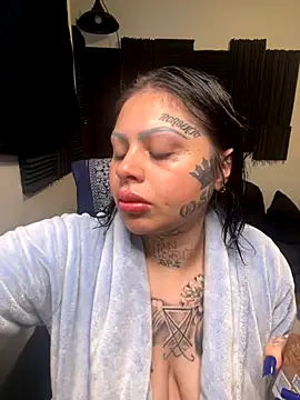 Snapshot of chicanachic13 chatting on October 12, 10:53 pm chicanachic13 online show from October 12, 10:53 pm