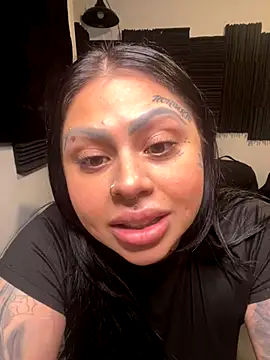 Snapshot of chicanachic13 chatting on October 15, 5:29 am chicanachic13 online show from October 15, 5:29 am