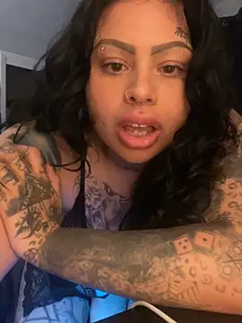 Snapshot of chicanachic13 chatting on November 19, 2:55 am chicanachic13 online show from November 19, 2:55 am