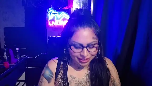 Snapshot of chicanachic13 chatting on December 20, 2:51 am chicanachic13 online show from December 20, 2:51 am