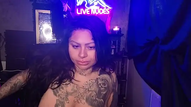 chicanachic13 online show from February 15, 10:17 pm