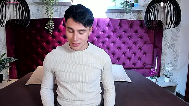 AustinJones  online show from February 11, 7:19 pm