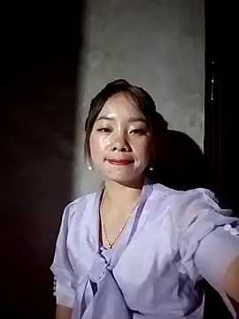 Snapshot of milo123-xx chatting on November 15, 1:29 pm milo123-xx online show from November 15, 1:29 pm