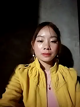 Snapshot of milo123-xx chatting on November 23, 1:33 pm milo123-xx online show from November 23, 1:33 pm