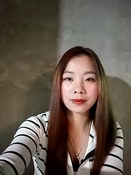 Snapshot of milo123-xx chatting on November 28, 8:28 am milo123-xx online show from November 28, 8:28 am