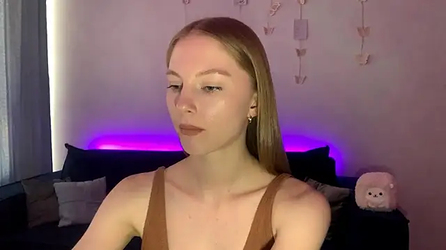 Snapshot of BrightAnnie chatting on September 14, 12:59 pm BrightAnnie online show from September 14, 12:59 pm