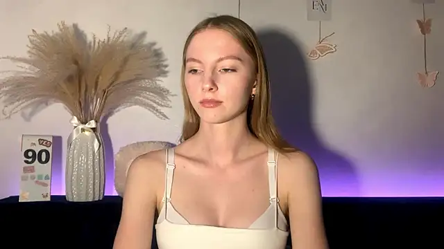 Snapshot of BrightAnnie chatting on September 21, 3:02 pm BrightAnnie online show from September 21, 3:02 pm