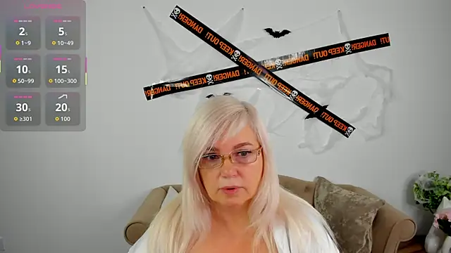 Snapshot of Hella_Fabel chatting on October 29, 1:08 am Hella Fabel online show from October 29, 1:08 am