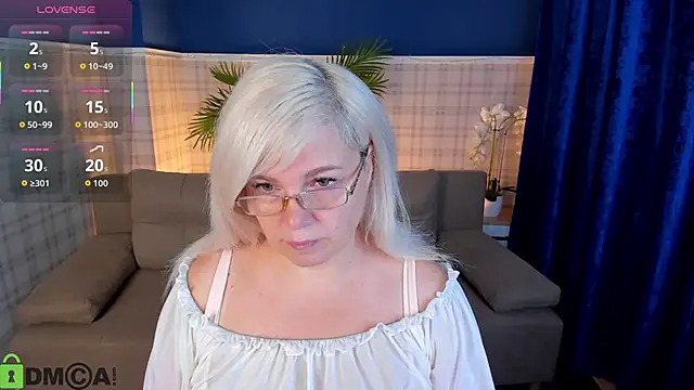 Snapshot of Hella_Fabel chatting on November 22, 1:04 am Hella Fabel online show from November 22, 1:04 am