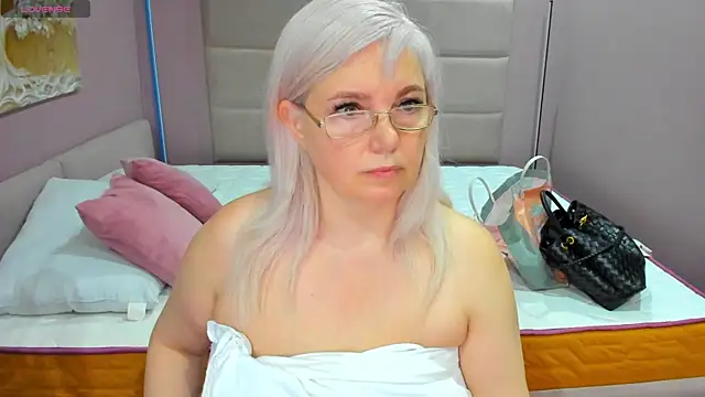 Snapshot of Hella_Fabel chatting on June 27, 1:10 am Hella Fabel online show from June 27, 1:10 am
